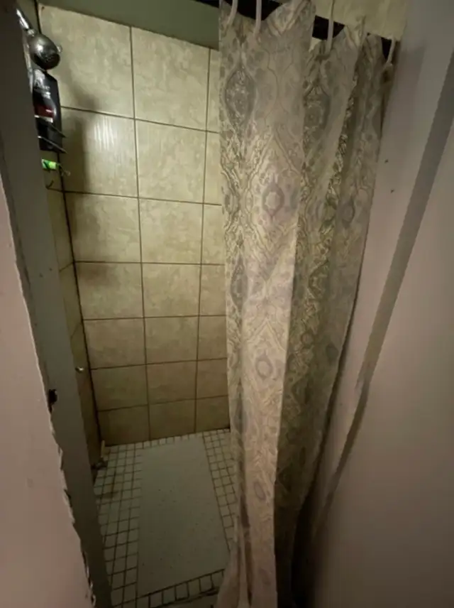 Furnished Basement Room For Rent ($750) (King Street West) in Room Rentals & Roommates in City of Toronto - Image 5