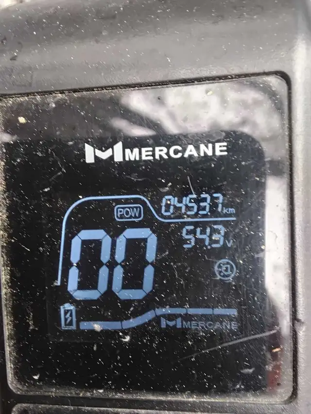 Mercane widewheel pro 1000w 2wd e scooter in eBike in Kingston - Image 4