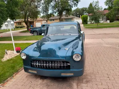 Has a402 BBC with a turbo 350 , underdash air conditioning, cruise control tilt wheel, bucket seats...