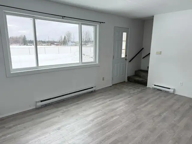 3 Bedrooms, 1 Bath Townhouse in Long Term Rentals in Houston - Image 2