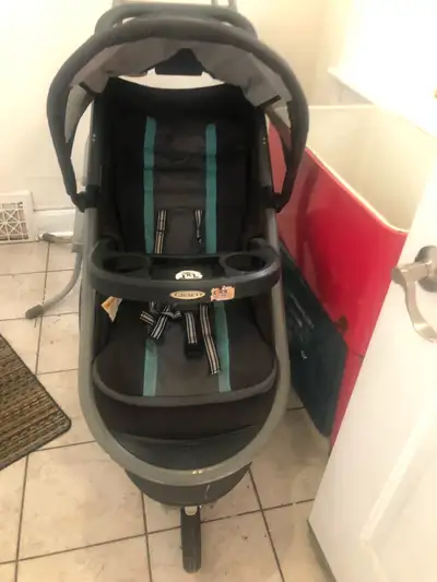 $40 for a graco jogging stroller no issues with it just dusty pickup cedar st cambridge