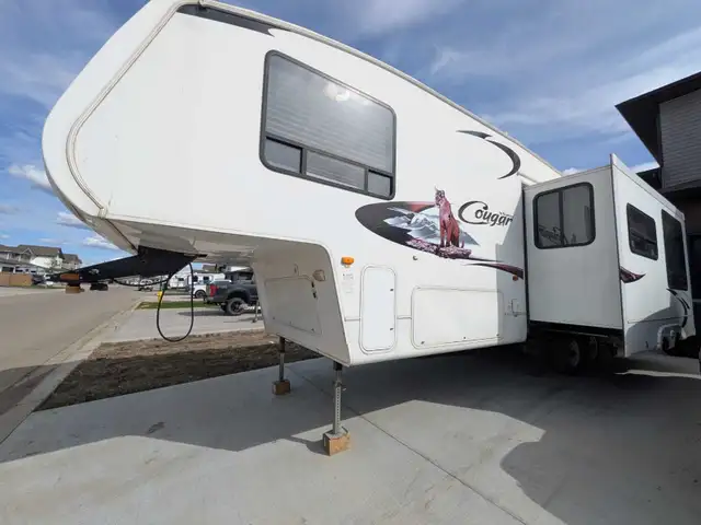 2010 Keystone Cougar Bunk in RVs & Motorhomes in Grande Prairie - Image 3