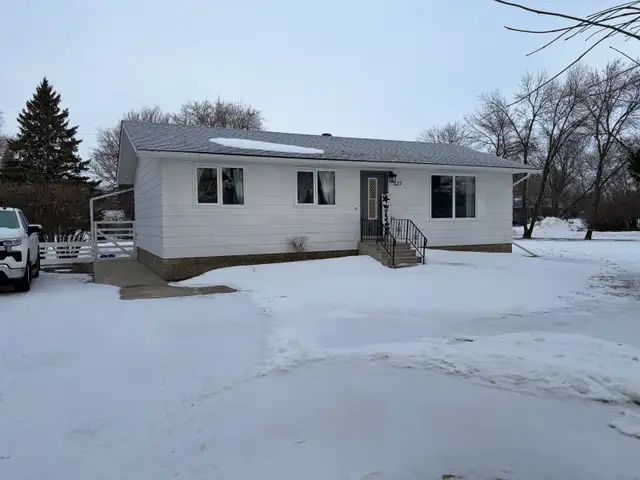 4 beds 2 baths House