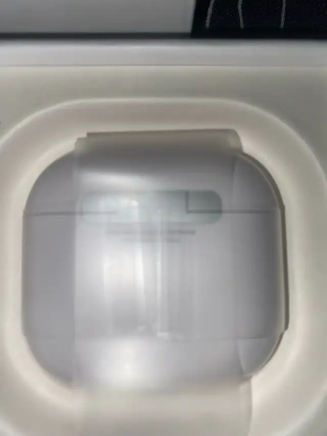 AirPod 463234499730563122