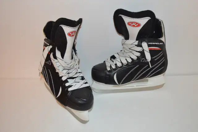 Hespeler - Hockey Skates for Junior / Youth - Size US J4 in Skates & Blades in Markham / York Region - Image 5