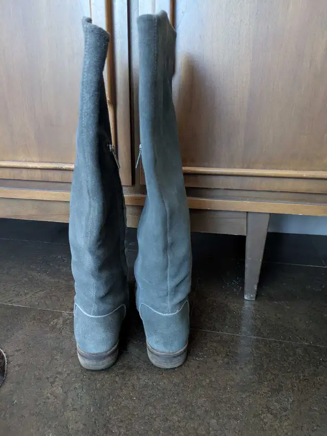 UGG "Daley" Tall Suede Riding Boots (Grey)8.5 in Women's - Shoes in Calgary - Image 4