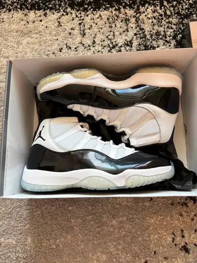 DS 2018 JORDAN 11 CONCORD w/ receipt - size 8, View more
