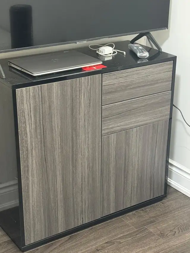 Samsung TV and cabinet with drawers in TVs in Mississauga / Peel Region - Image 3