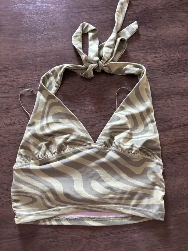 Garage Halter Top in Women's - Tops & Outerwear in Sarnia - Image 2