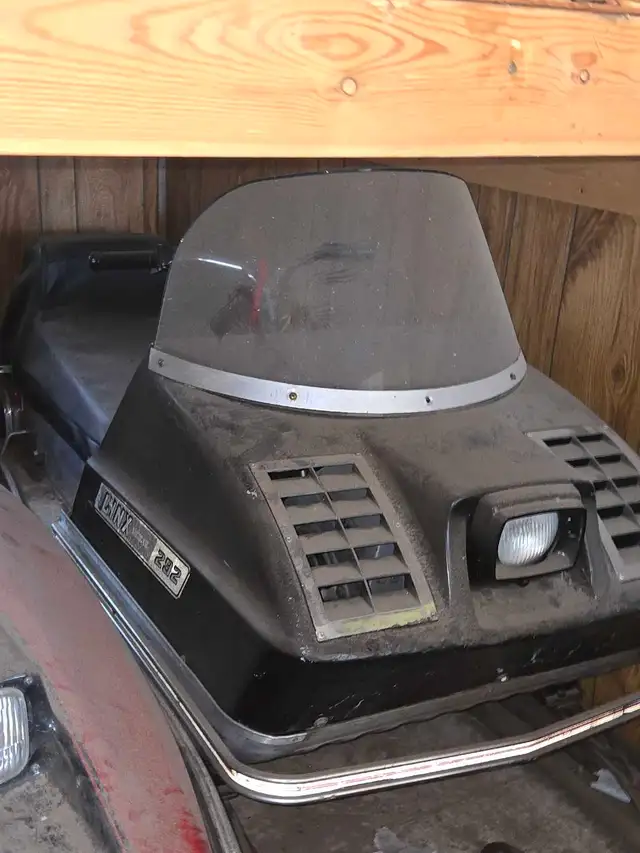 Vintage Sleds in Snowmobiles in Moose Jaw - Image 3