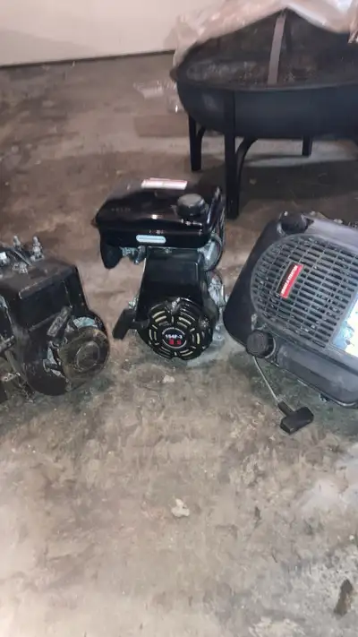 I’ve got 3 small engines for sale All of them are 3.5hp, two horizontal shaft one vertical The one c...