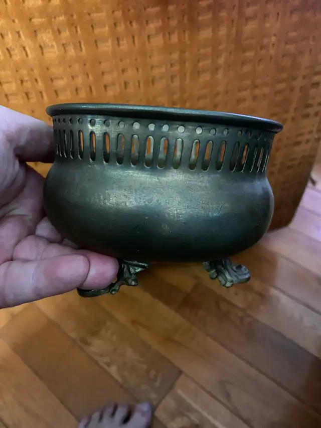 Vintage solid brass footed planter D: 5” in Home Décor & Accents in City of Toronto - Image 3