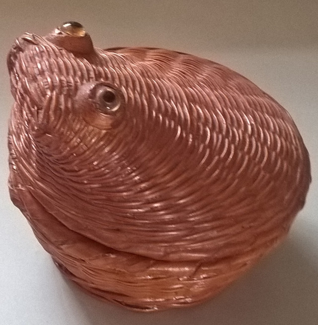 Vintage Small Handcrafted Woven Wicker Rattan Frog Trinket Box in Arts & Collectibles in Oshawa / Durham Region - Image 4