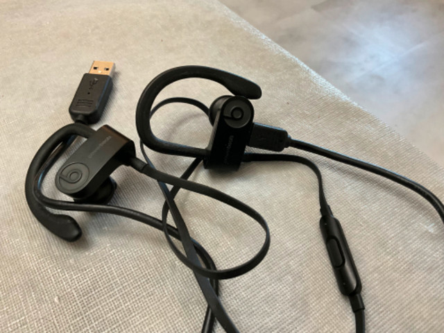 Beats Bluetooth earphones in Headphones in Regina - Image 2