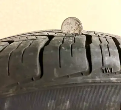 *4 pneus Pirelli 4 Season Plus (presque neuf : 10/32) *Dimensions : 195/65R15 *Montés sur jantes Hon...