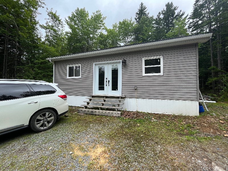 4 season cottage, lunenburg/mahone bay, just finished a remodel. Land