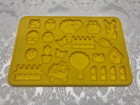 Like new large Pampered Chef silicone mold - Spring/Easter