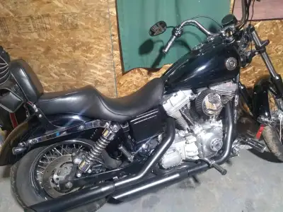 02 SUPER GLIDE. 38000 KMS. WORKS GREAT. INSPECTED. NEEDS NOTHING. WELL TAKEN CARE OF AND MAINTAINED....