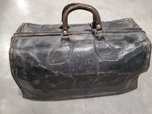 Antique Leather (Medical?) Bag in Arts & Collectibles in Annapolis Valley