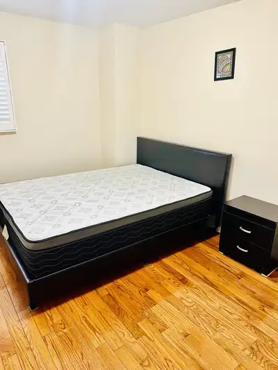 ROOM AVAILABLE IN BRAMPTON Neat and fully furnished upstairs rooms are available in a quiet and frie...