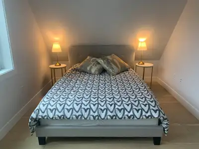 Room for rent on Dundas 33-U2