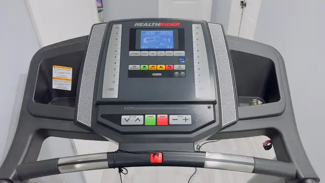 treadmill in Exercise Equipment in Oshawa / Durham Region - Image 5