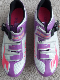 Womens clip in bike shoes brand new size 41.5 35.00 obo