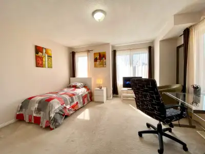 PRIVATE WELL FURNISHED XL PRIVATE CLEAN MODERN ROOM