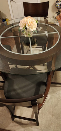 Dining table with 4 high chairs