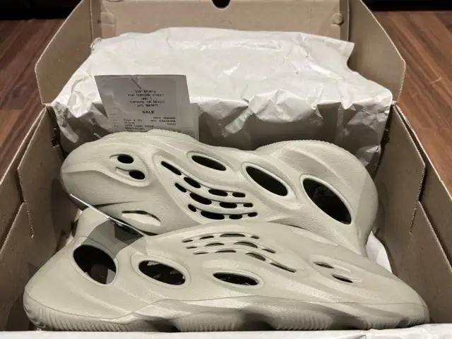 Yeezy Foam Runner ‘Stone Salt’ Men Size 12 in Men's Shoes in Mississauga / Peel Region - Image 2