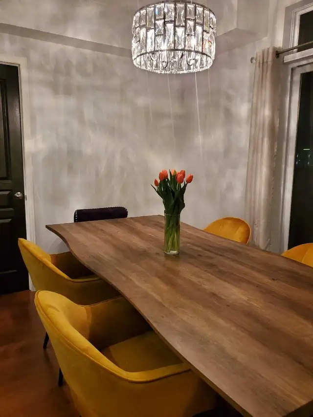 Modern Dining Table, Velvet Chairs in Dining Tables & Sets in Laval / North Shore - Image 4
