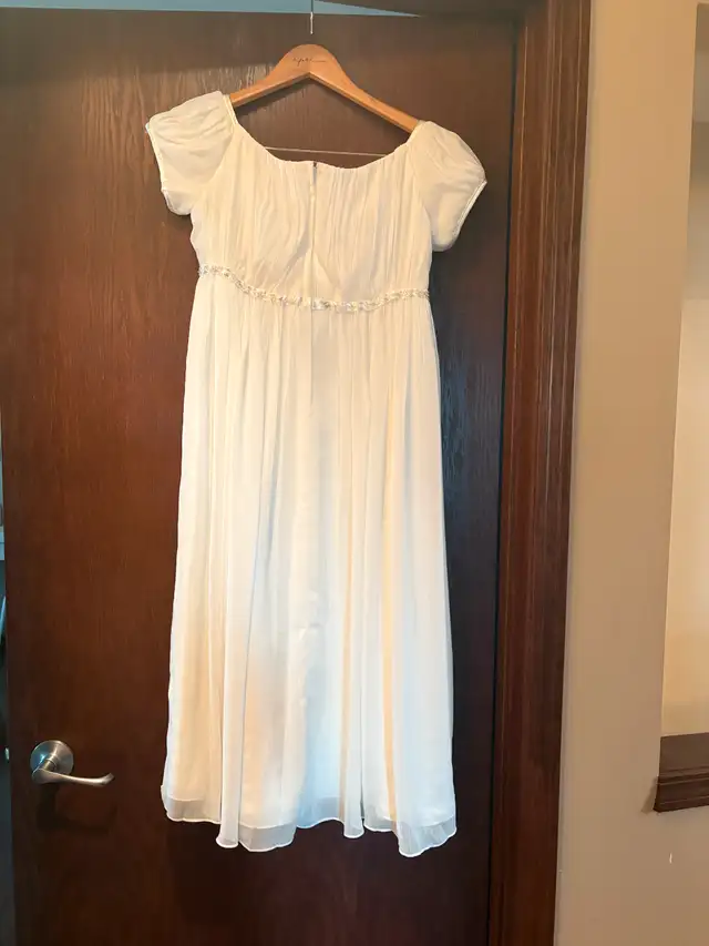 David's Bridal Ivory Flower Girl Dress (Size 14) in Kids & Youth in Winnipeg - Image 3