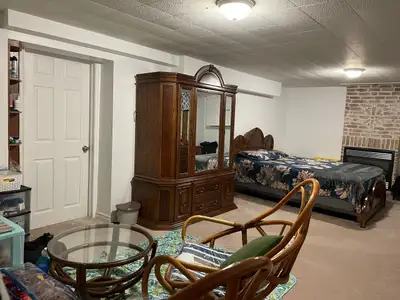Private room (F/F) in a Basement in North Etobicoke for a Female
