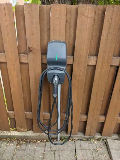 FRANÇAIS (QC) FLO Home G5 – borne de recharge résidentielle pour véhicule électrique (VE) Comme neuf...