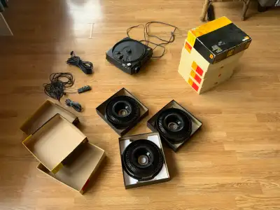 This is a Kodak Carousel 760H auto-focus slide projector, designed for projecting 35mm slides with e...