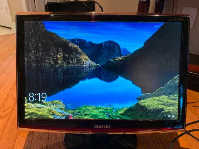 Samsung T220 22 inch LCD Monitor buy 1 or both in Monitors in Oshawa / Durham Region
