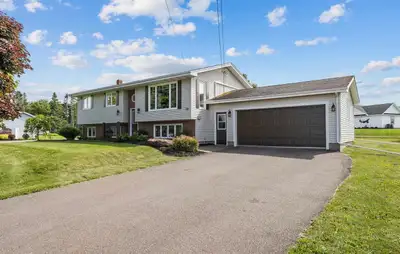 Spacious 2-Bedroom Apartment – Available October 1 Bright and spacious 2-bedroom, 1-bath apartment w...