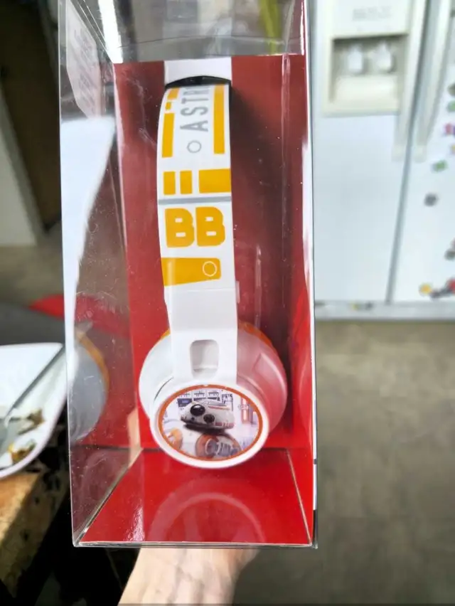 New Star Wars Wireless Rechargeable Bluetooth Headphones in General Electronics in Edmonton - Image 5