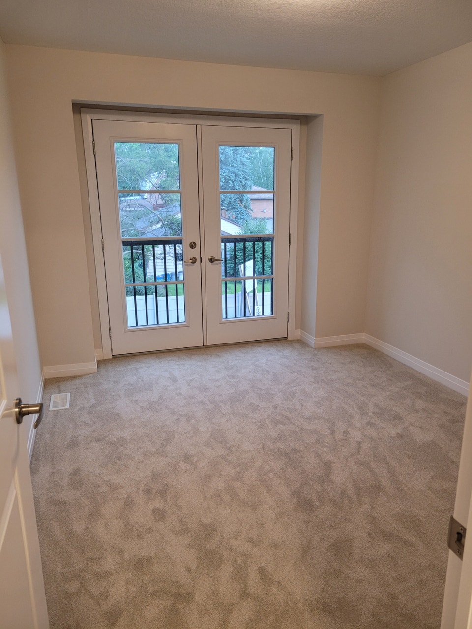3-Bedroom Executive Townhome for Rent – Cambridge 5