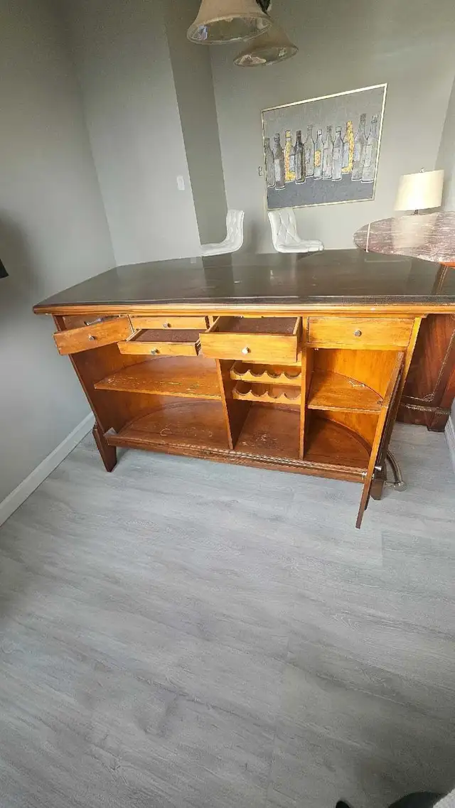 Pulaski Furniture Home Bar in Other Tables in Markham / York Region - Image 3