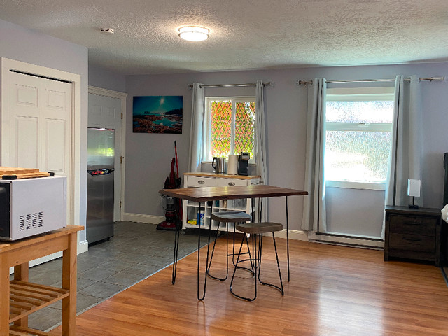 Short term furnished bachelor suite: Comox Valley in British Columbia - Image 3