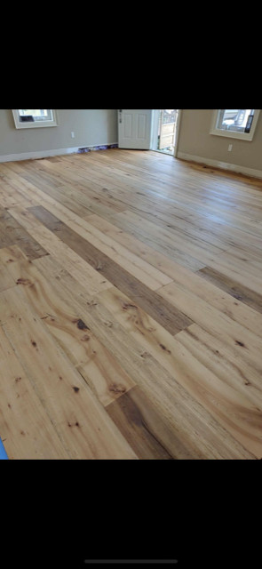 Reclaimed hardwood flooring. Barn board flooring WIDE PLANK in Floors & Walls in Kitchener / Waterloo - Image 3