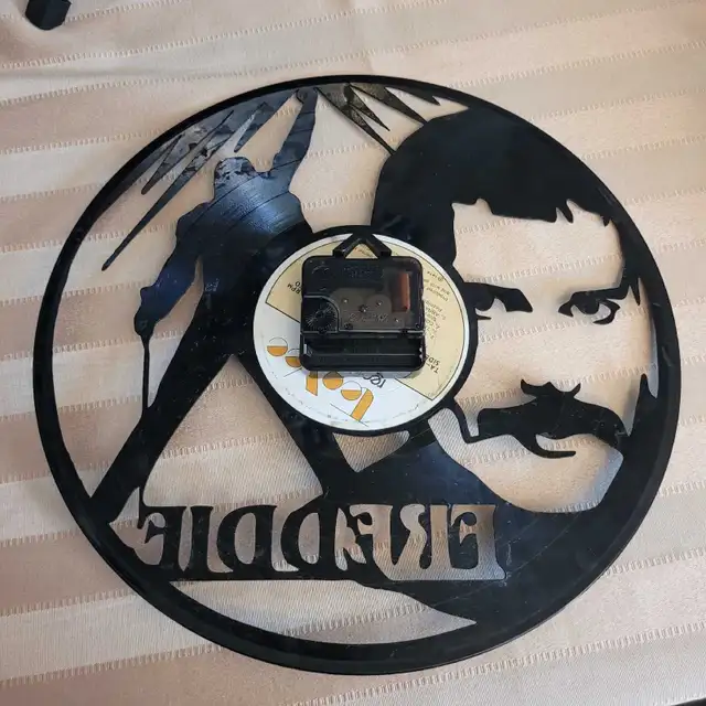 Queen - Freddie Mercury Vinyl Wall Clock in Home Décor & Accents in Markham / York Region - Image 6