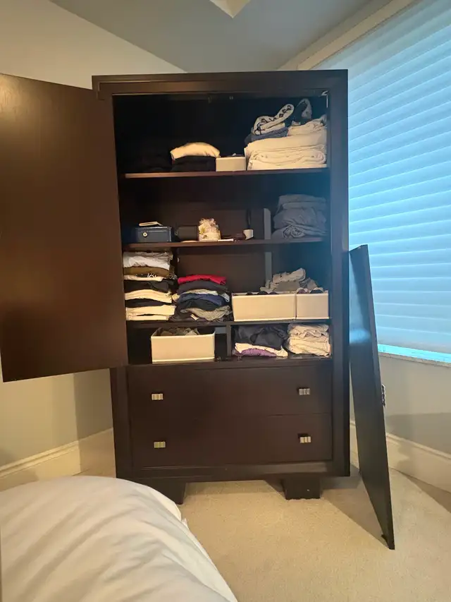 Armoire/wardrobe/bedroom cabinet in Dressers & Wardrobes in City of Toronto - Image 4