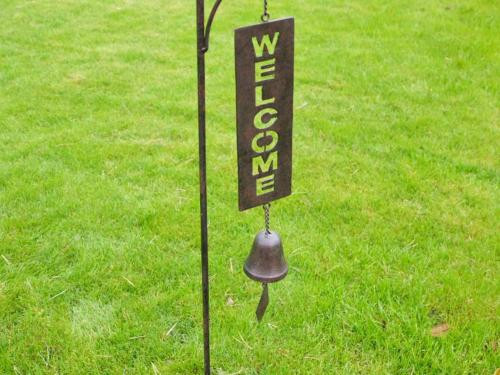 NEW 46-inch Metal Welcome Lawn/Yard Stake with Bell in Outdoor Décor in Markham / York Region - Image 4