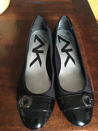 Women’s black causal shoe