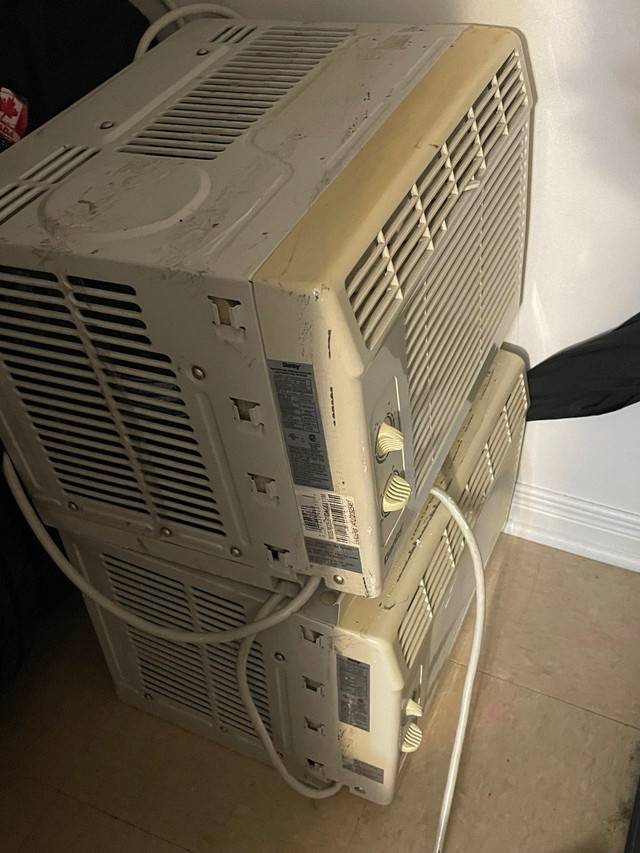 2 air conditioners 5000U dans Chauffages et humidificateurs  à Ville de Montréal - Image 2