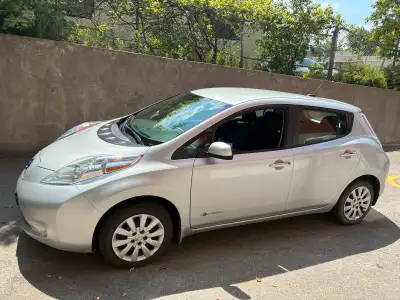 À vendre à LAVAL LEAF 2015, UNE SEULE TAXE car vente d’un particulier, Avec 4 PNEUS D’HIVER, Pas de...
