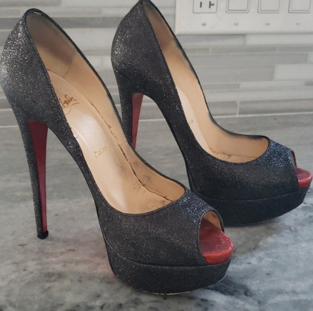 Authentic  Christian Louboutin heels dans Femmes - Chaussures  à Laval/Rive Nord - Image 3