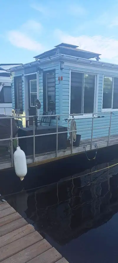 Cheaper than a cottage and freedom on the river. Turn key ready to go houseboat 34' x 14' with a 202...
